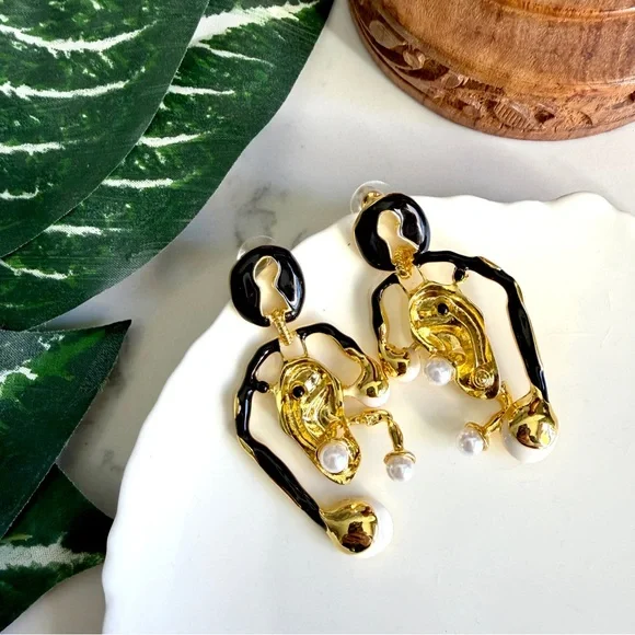 Schiaparelli Inspired Anatomy Ear Gold Tone Earrings Huge Pearl Keyhole Jewelry - Picture 5 of 9